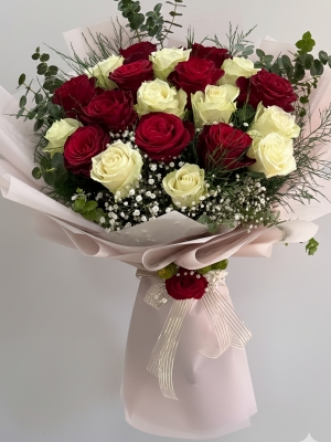 20 İthal Kırmızı & Beyaz Gül Buketi